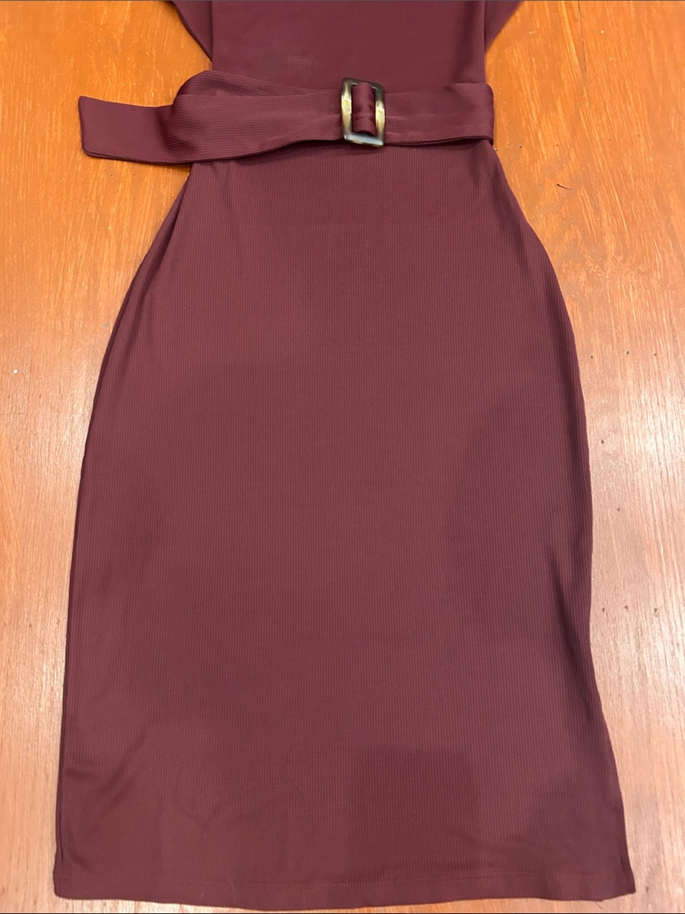 Short Sleeve Belted Midi Dress in Deep Burgundy - Picture 5 of 9